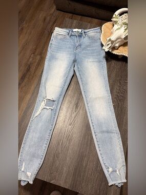 Light Wash Skinny Women's Jeans with Knee Distress - Unbranded